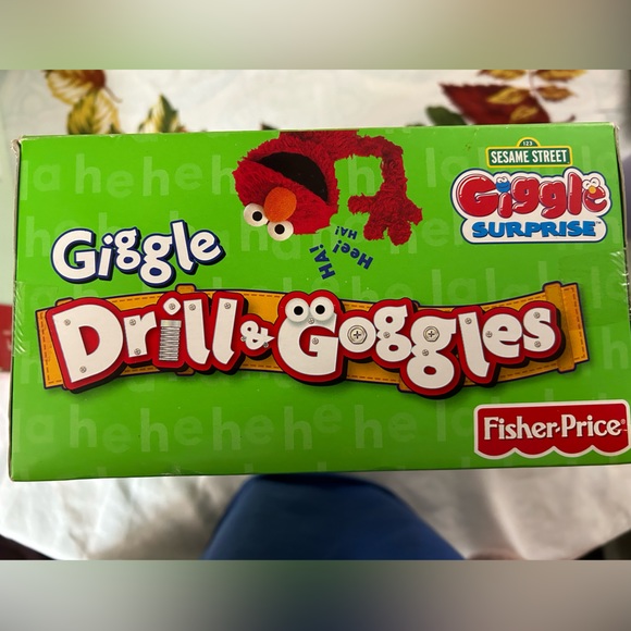 Sesame Street, giggle, surprise, drill, and goggle set - Picture 3 of 6